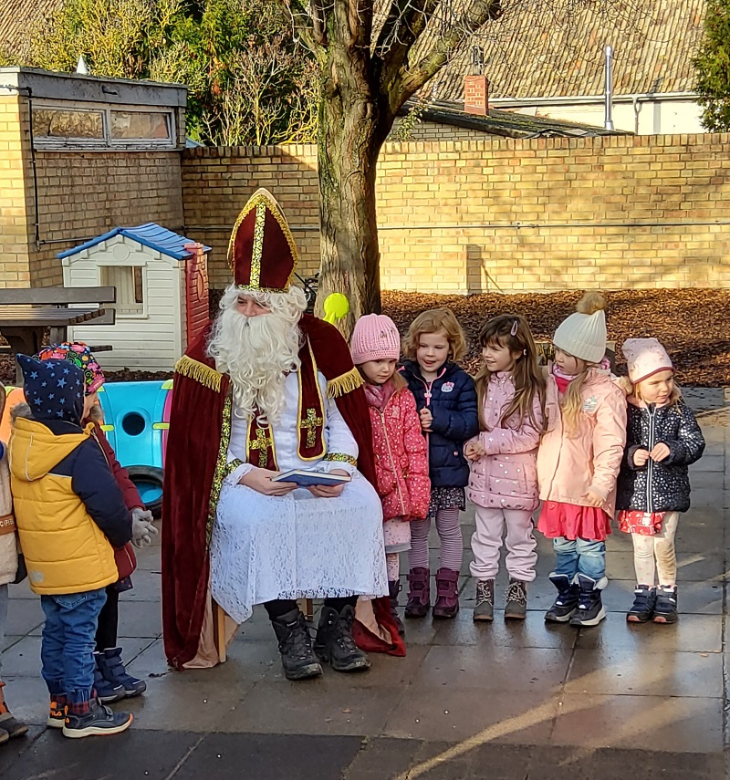 Nikolaus besucht Kindergarten Spielwiese