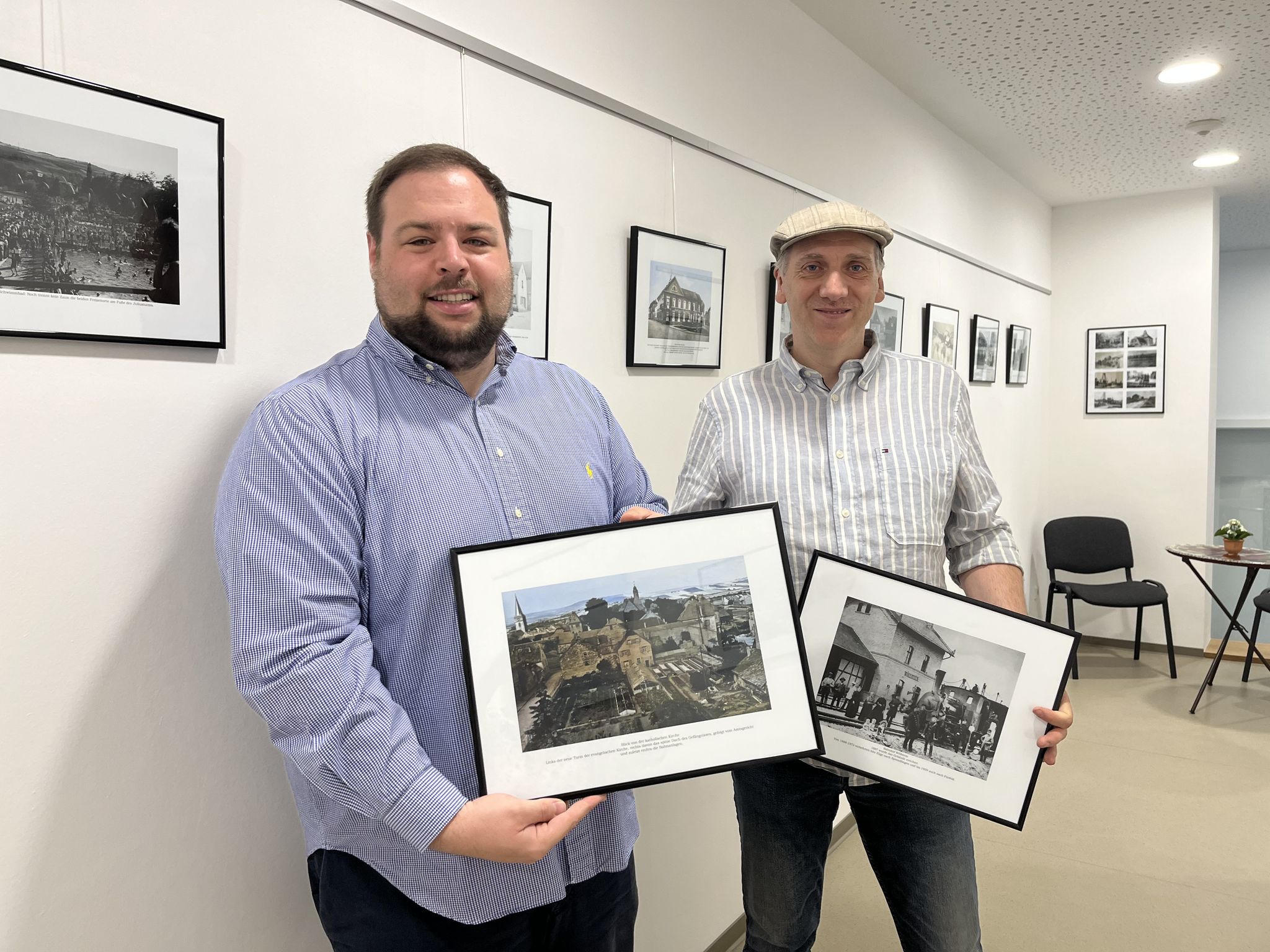 Historische Fotos im Wöllsteiner Rathaus